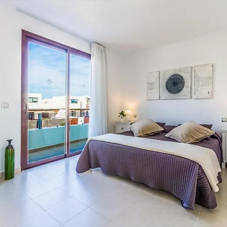 Playa Blanca Sleeps 6 Pool Air Con Wifi Villa
