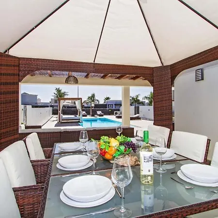 Playa Blanca Sleeps 6 Pool Air Con Wifi * Playa Blanca (Lanzarote)