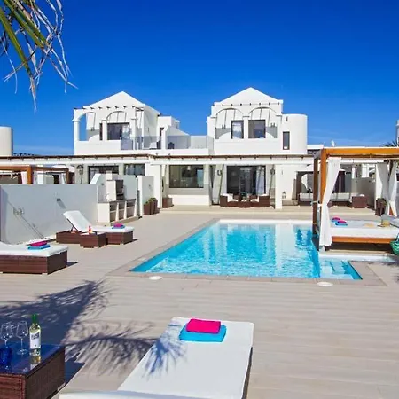 Playa Blanca Sleeps 6 Pool Air Con Wifi Villa