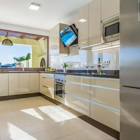 Playa Blanca Sleeps 6 Pool Air Con Wifi Villa Playa Blanca (Lanzarote)